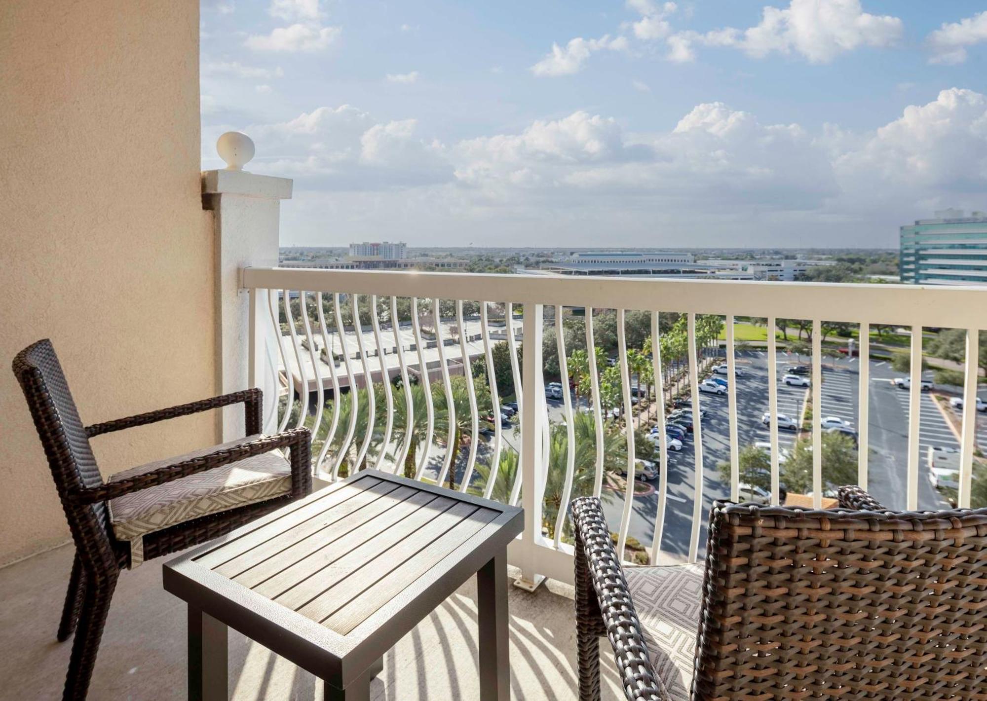 Готель Hilton St. Petersburg Carillon Park Екстер'єр фото